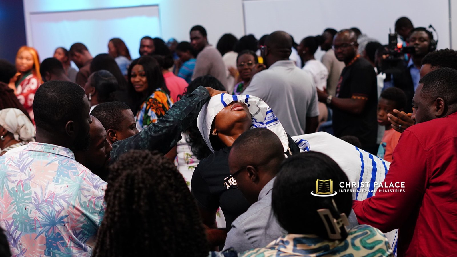 Worship crowd